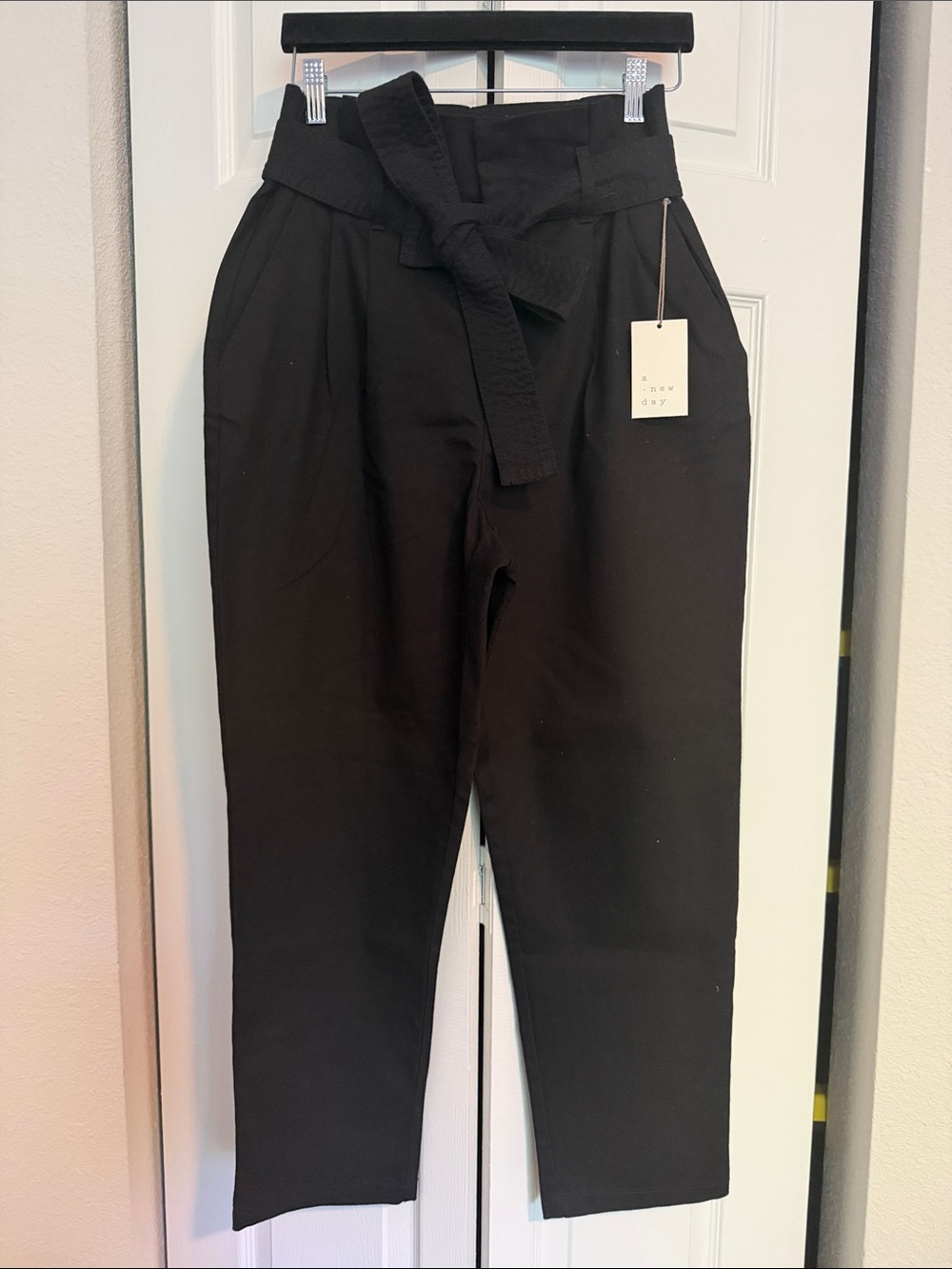 👷🏾‍♀️Women’s High-Waist Tapered Pants with Self-Tie Belt - Black